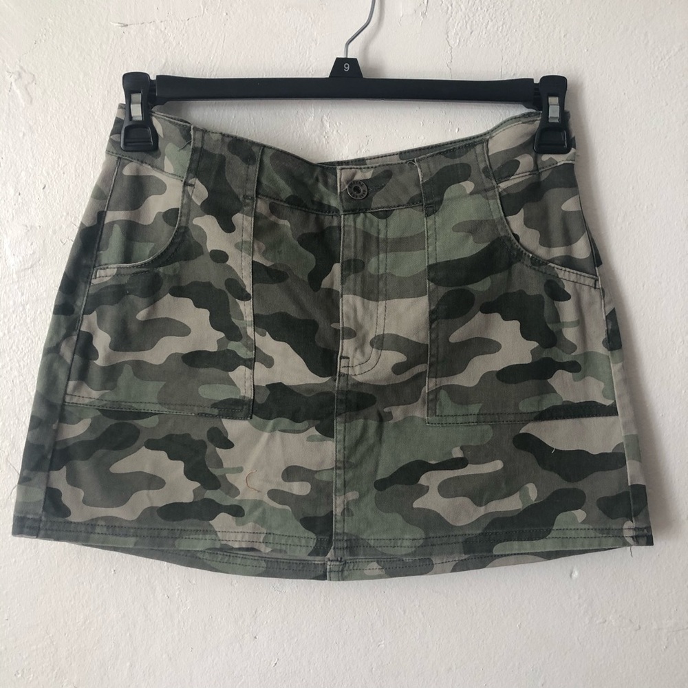 mini skirt 🐍
